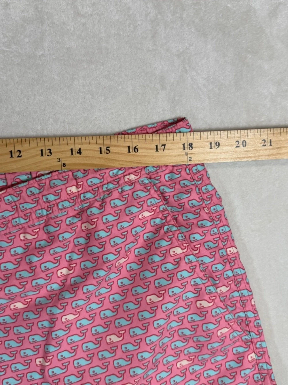 Vineyard Vines Size Medium Pink All Over Pattern Whale Print Swim Trunks